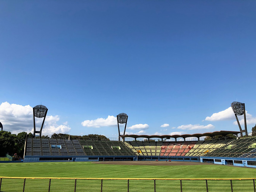 平塚総合公園のスタジアム球場内