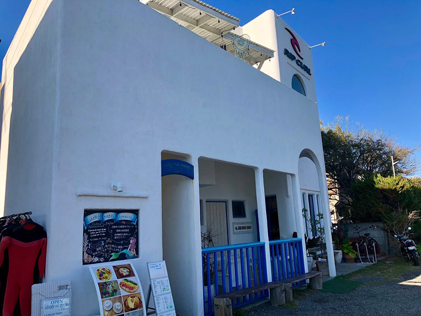江ノ島のカフェレストラン『ラッキー・ミール・マーメイド』の外観