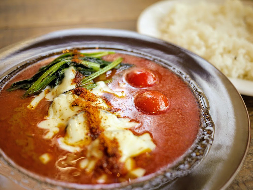 大磯のカレー屋『CHAIRO(チャイロ)』のほうれん草のチーズカレー