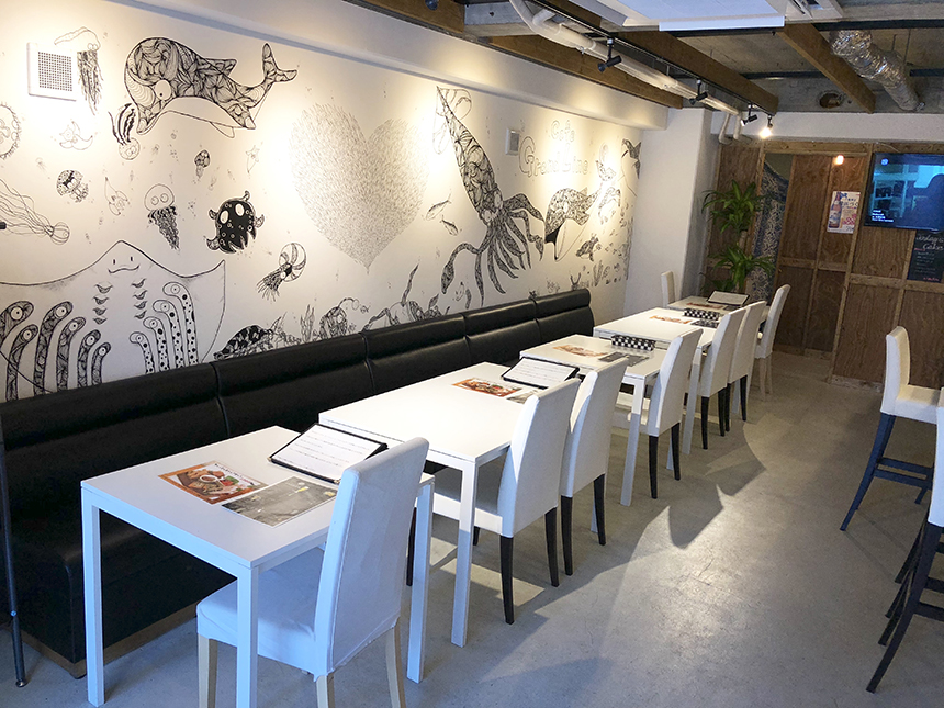 湘南・江ノ島のカフェダイニング『Cafe Grand Line (カフェグランドライン)』の店舗内装
