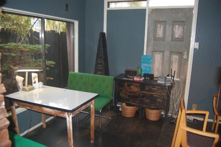 鎌倉のカフェ『Wander Kitchen(ワンダーキッチン)』のヨーロピアンクラシックテイストのお部屋
