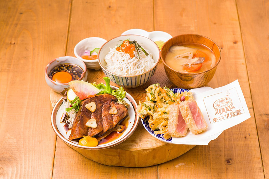 鎌倉・材木座のレストラン『キコリ食堂』のオススメ全部のせ切り株定食