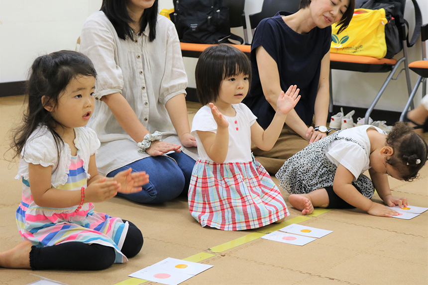 湘南・藤沢の子どものためのリトミック教室のレッスン風景