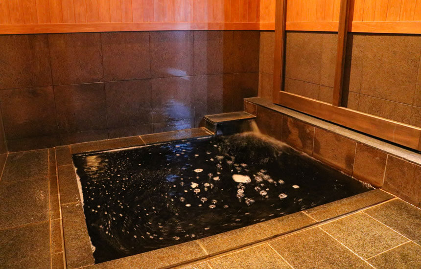 鎌倉・稲村ケ崎温泉の露天風呂