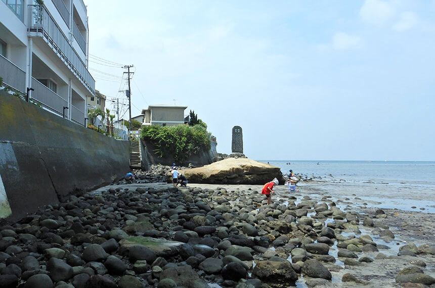 鎌倉・材木座海岸の「和賀江島」