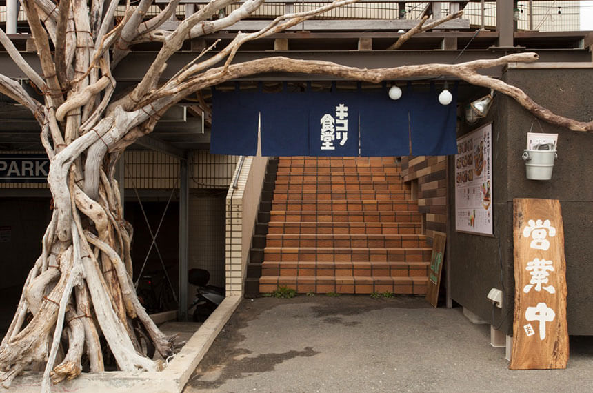 鎌倉・材木座『キコリ食堂』の入り口