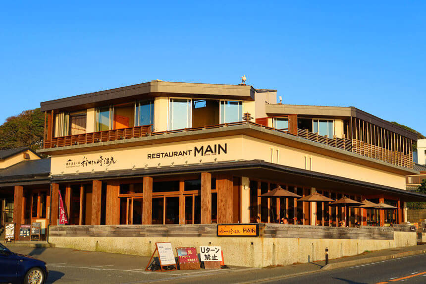 鎌倉・稲村ケ崎温泉のレストラン『MAIN（メイン）』の外観