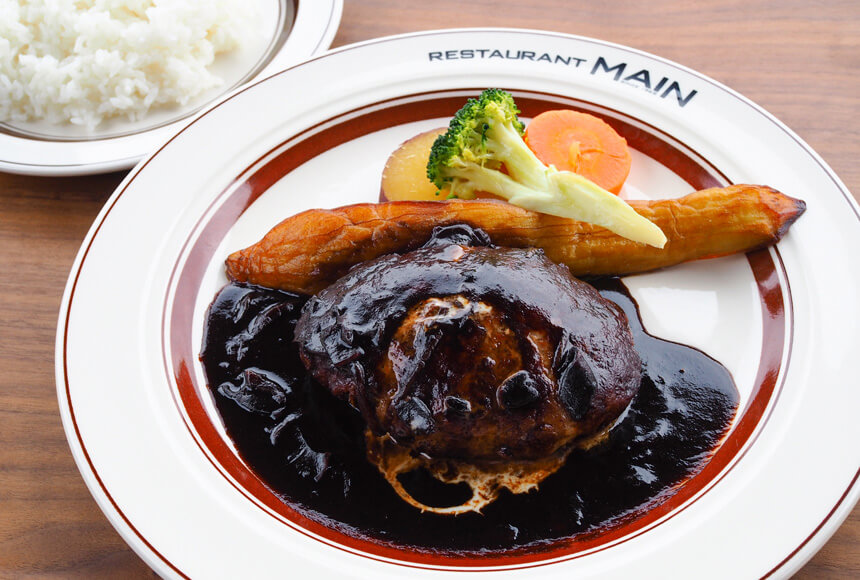 鎌倉・稲村ケ崎温泉のレストラン『MAIN（メイン）』のハンバーグステーキ