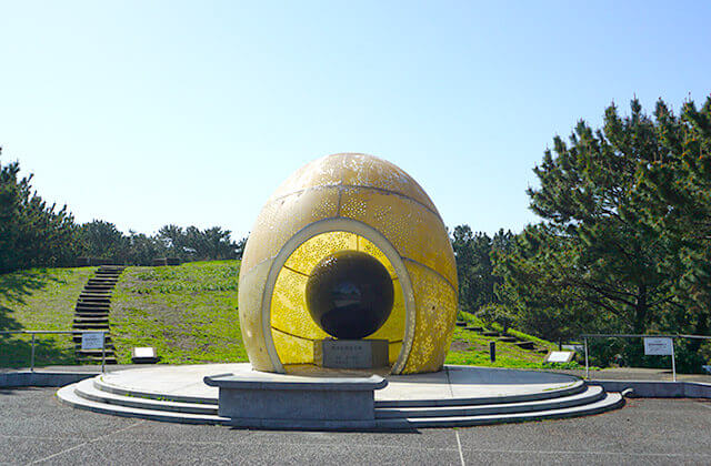 茅ヶ崎公園の平和の礎オブジェ