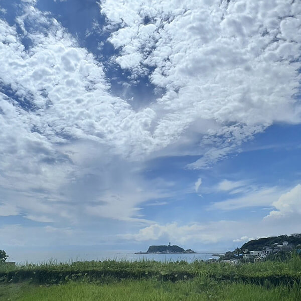 バンケットホール七里ヶ浜から望む江の島と富士山