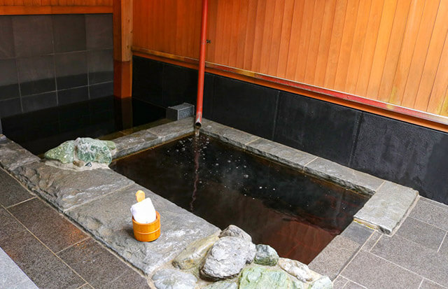 鎌倉・稲村ヶ崎温泉のサウナ付露天風呂