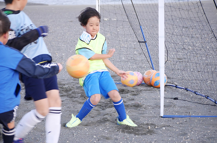 空間認知力が鍛えらえれるビーチサッカー