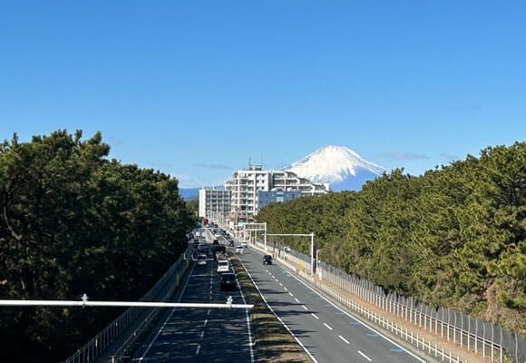 茅ヶ崎から眺める富士山の景色