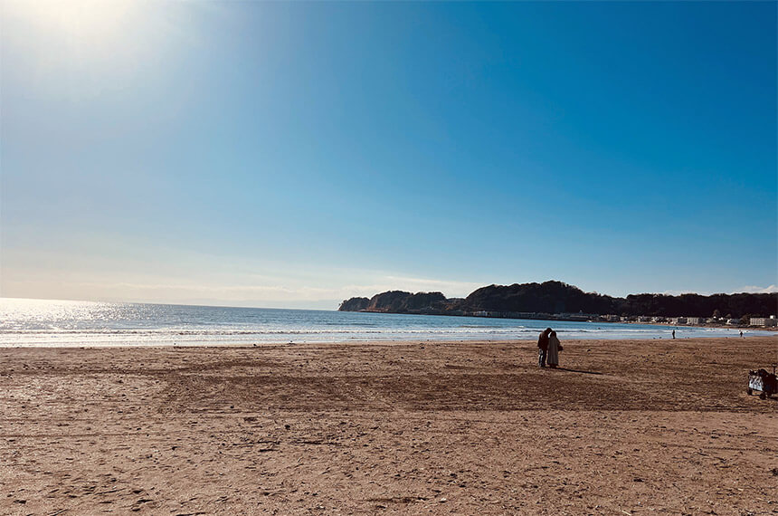 鎌倉・材木座カフェ前の海