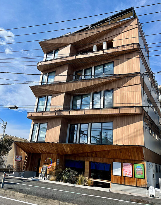 辻堂・託児付きカフェ「ディスイズミー」の店舗外観