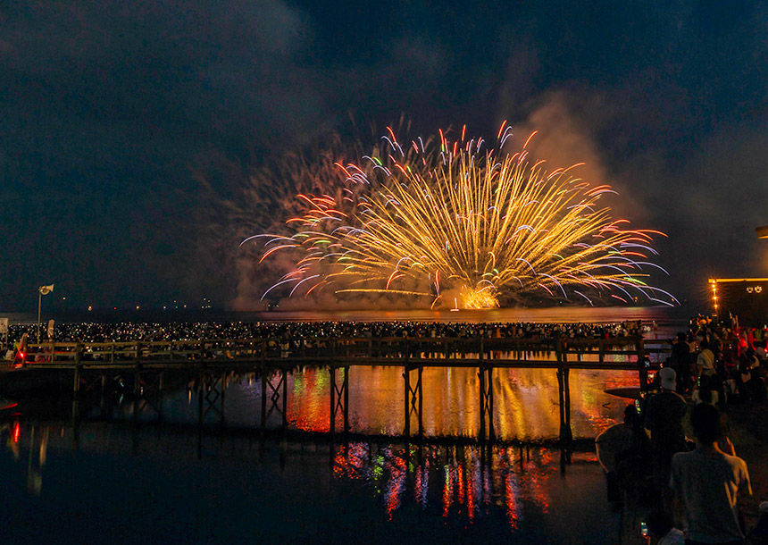 鎌倉花火大会の水中花火
