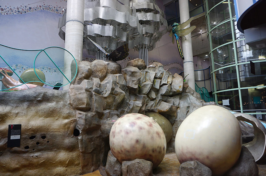 展示ホールの森オブジェ