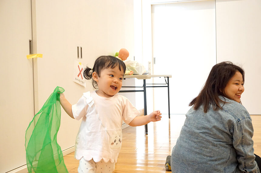 テアトリックの歌あそびをする子ども