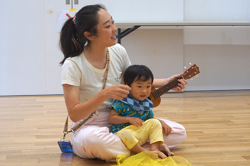 テアトリックのかえちゃん先生と子ども