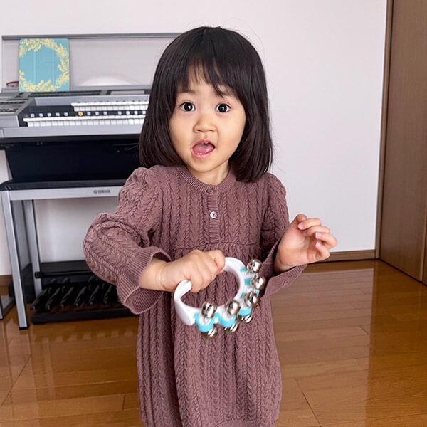 リズム遊びをする子ども