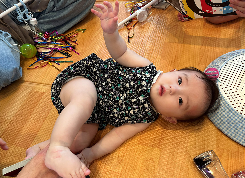 かるがも藤沢クリニックベビークラスに参加する赤ちゃん