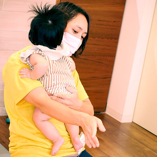 赤ちゃんの抱っこの仕方