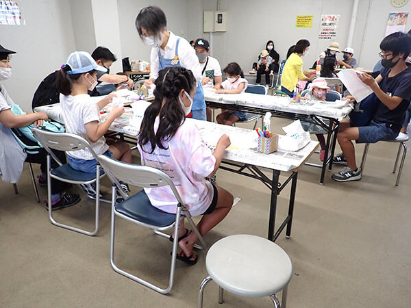 ワークショップに参加する子どもたち