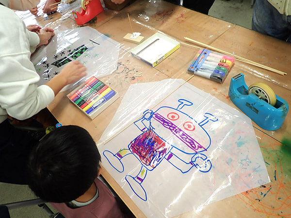 手づくりおもちゃ教室・ぐにゃ凧