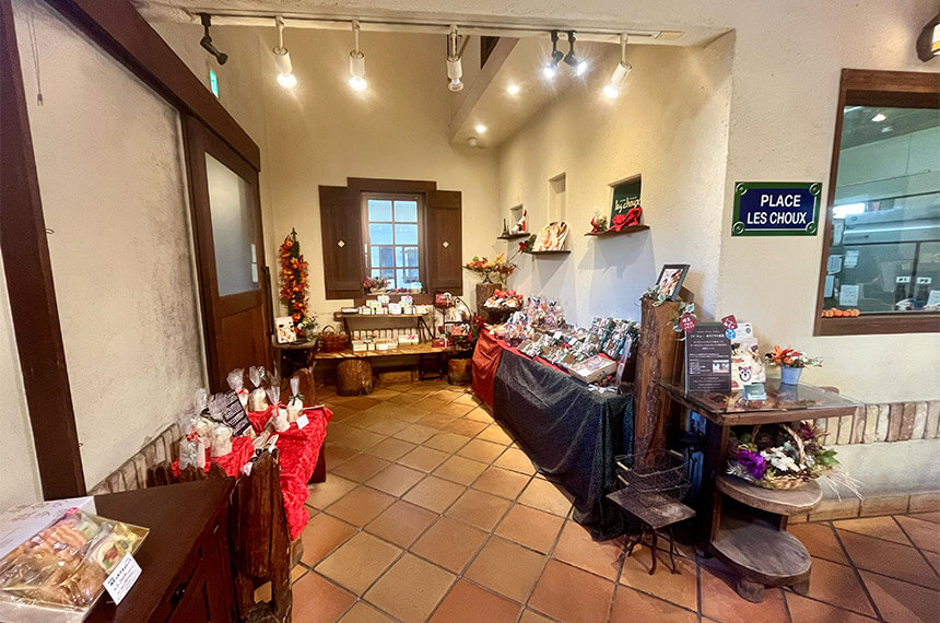 西鎌倉のケーキ屋さん・レシューの店内